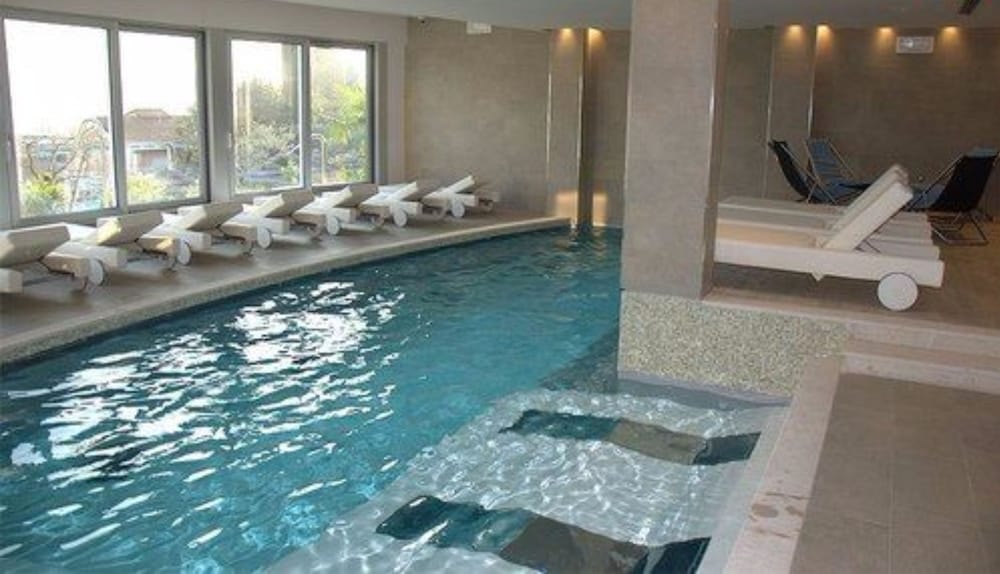 Indendørs pool