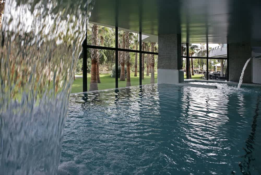 Indendørs pool