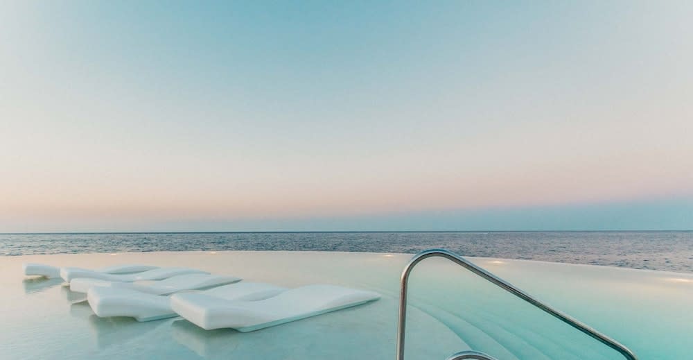 Infinity-pool