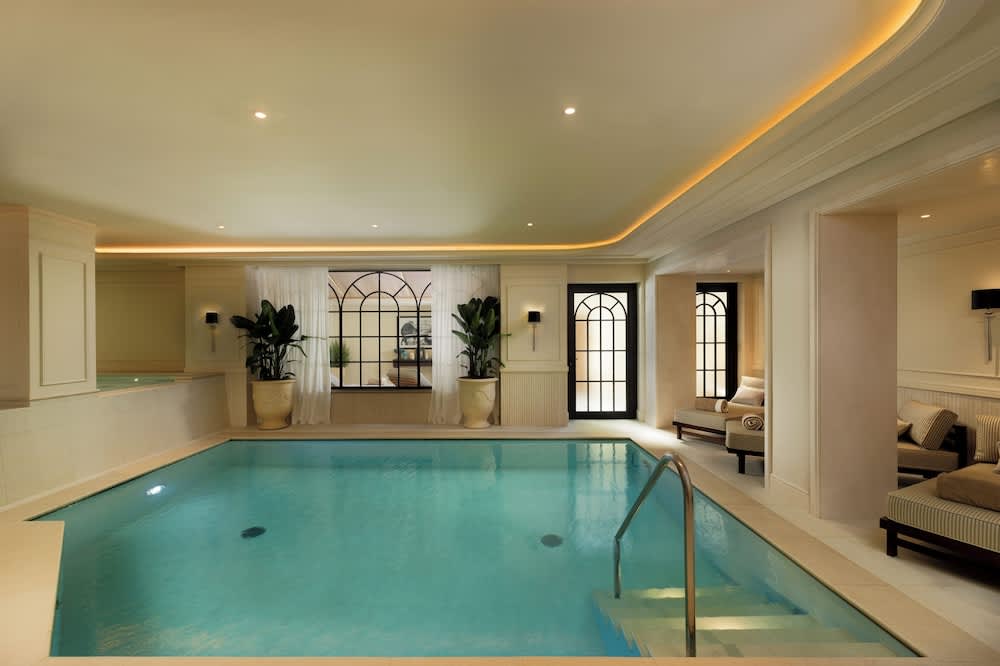 Indendørs pool