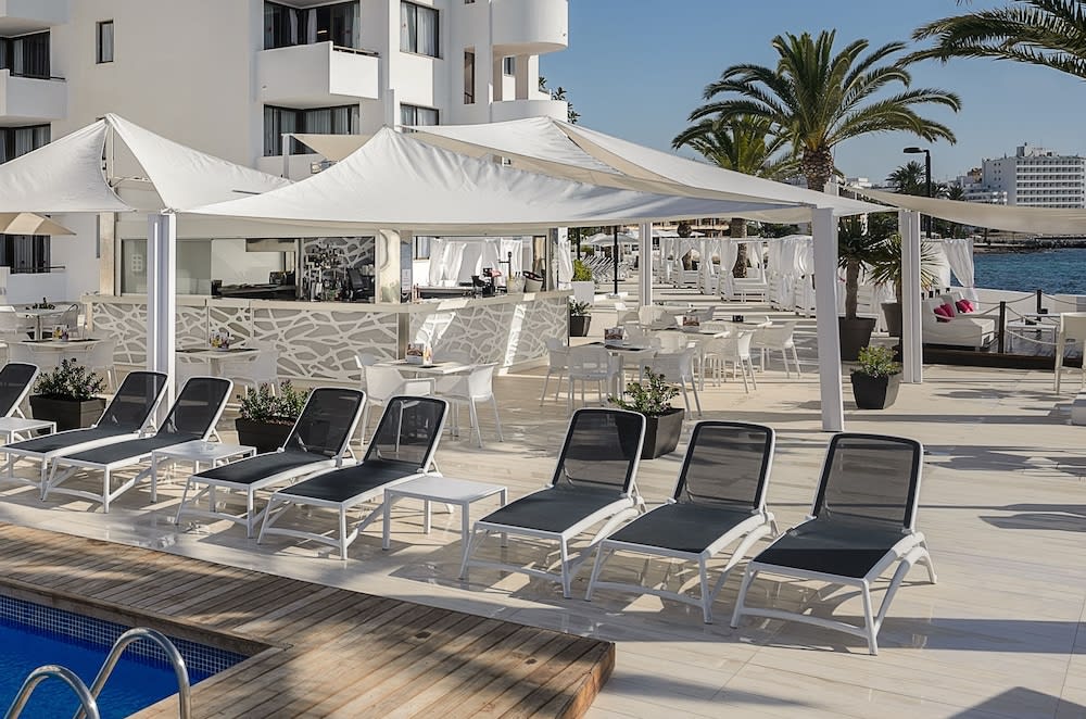 Bar ved poolen