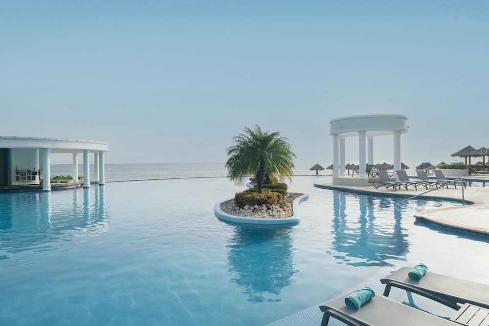 Infinity-pool