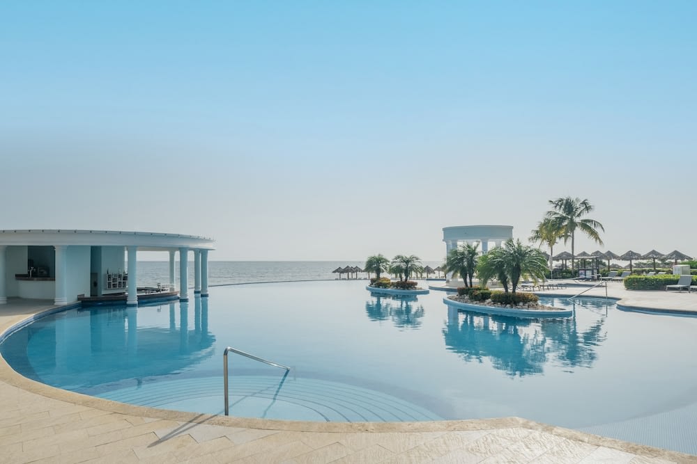 Infinity-pool