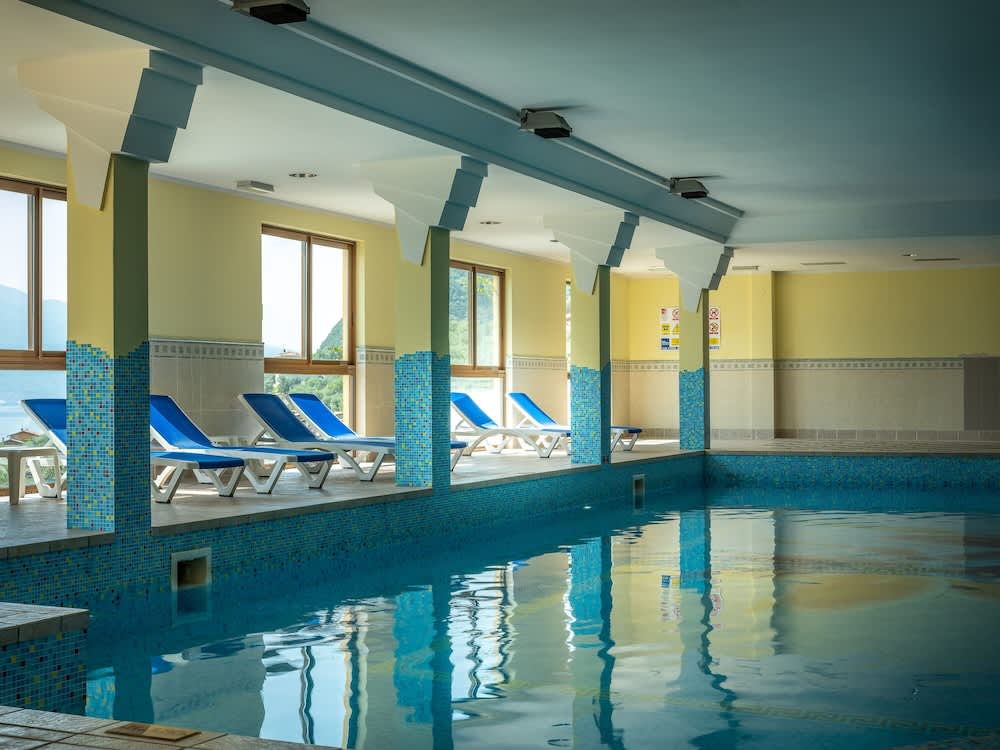 Indendørs pool