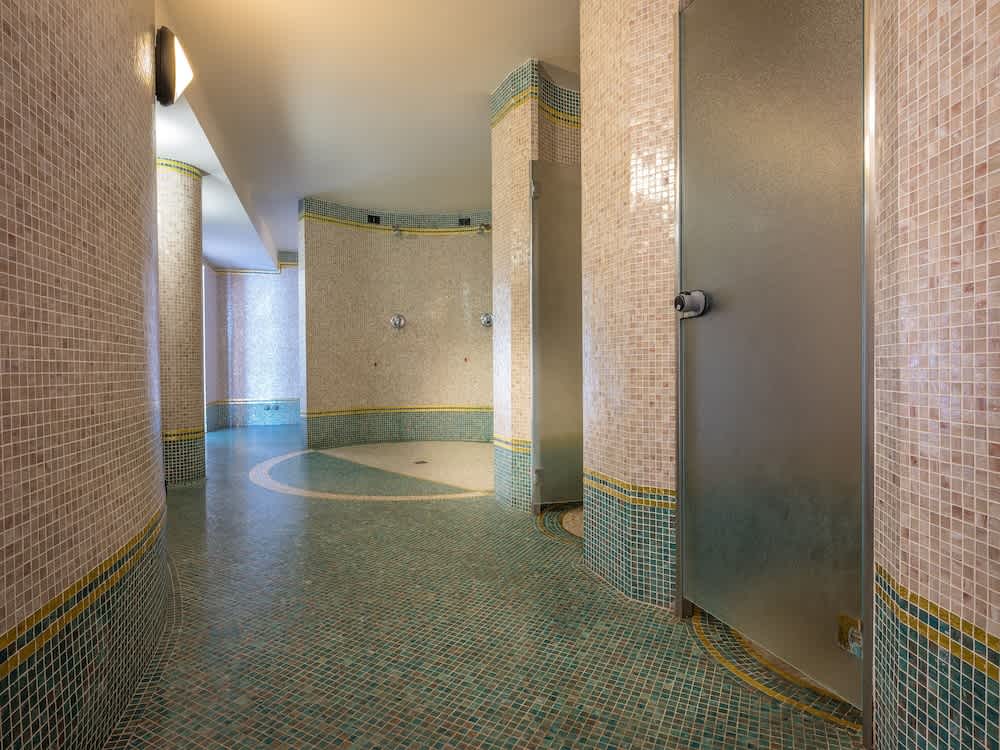 Indendørs pool