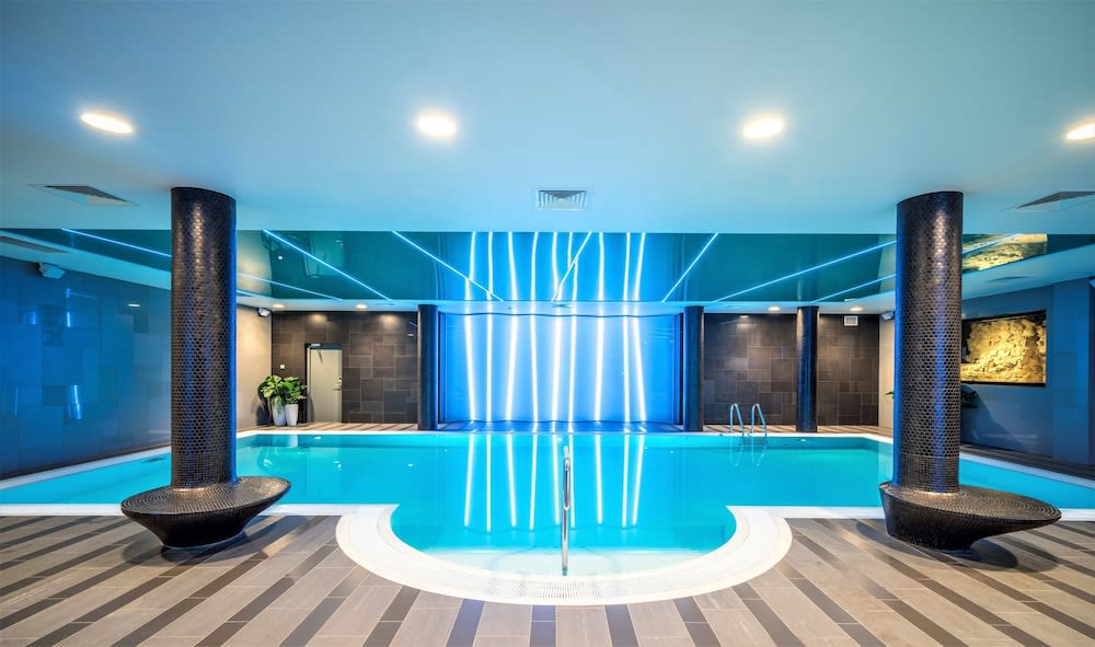 Indendørs pool