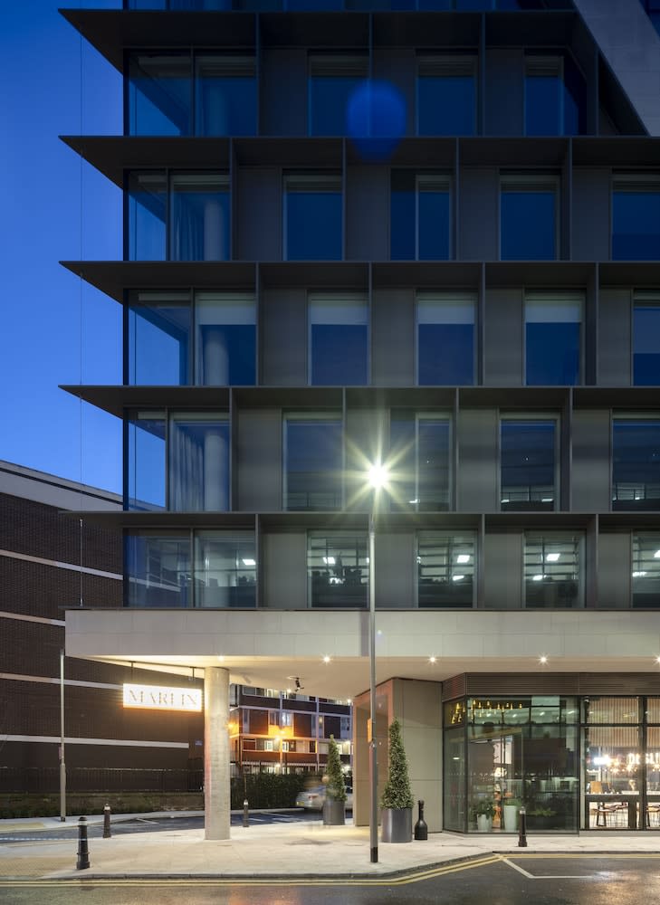 Overnatningsstedets facade – aften/nat