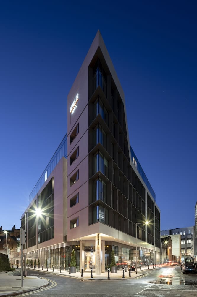 Overnatningsstedets facade – aften/nat