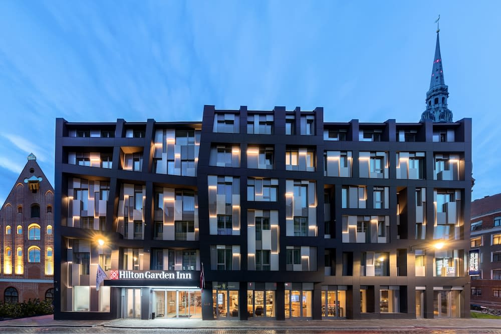 Overnatningsstedets facade – aften/nat