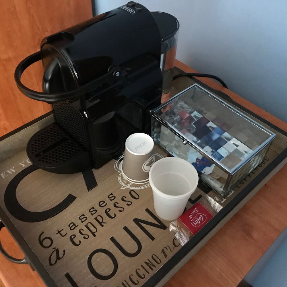Kaffe og/eller kaffemaskine