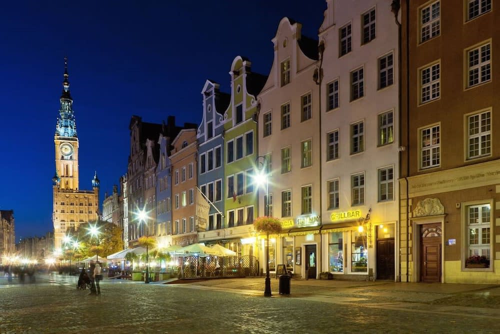 Overnatningsstedets facade – aften/nat