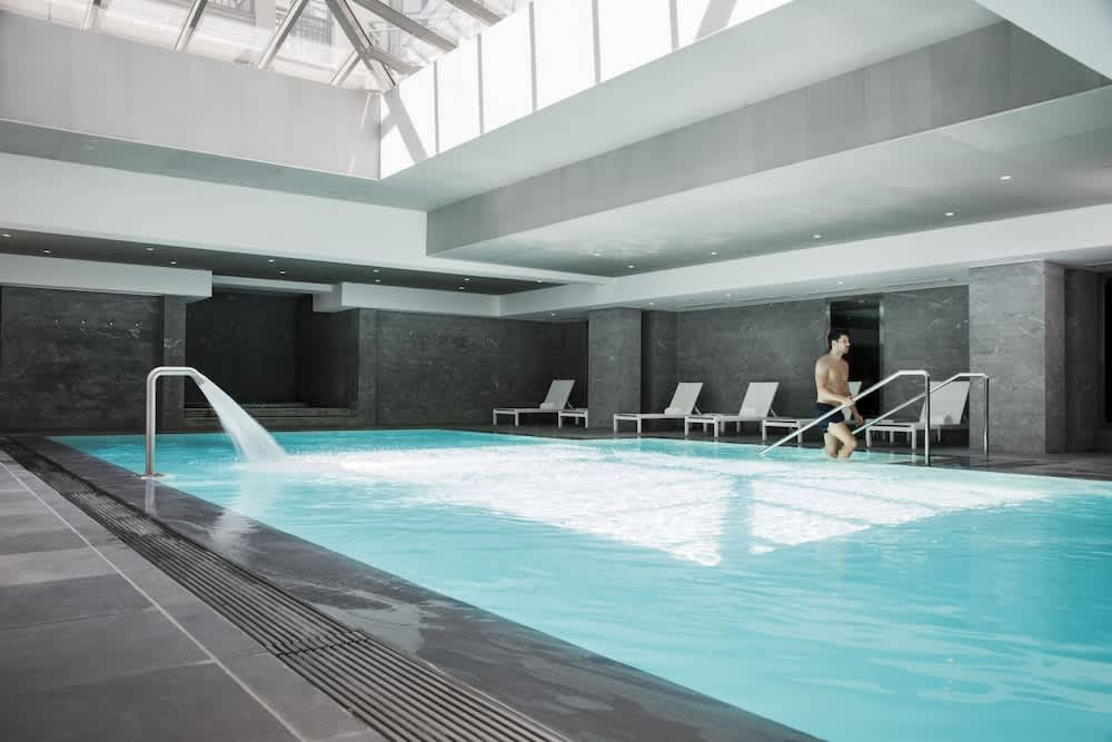 Indendørs pool