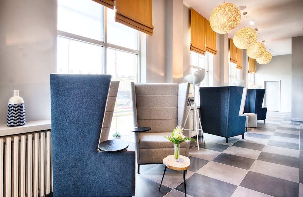 Siddeområde i lobbyen