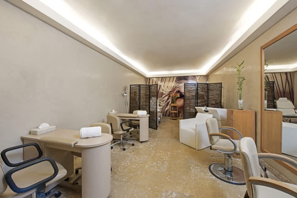 Neglesalon