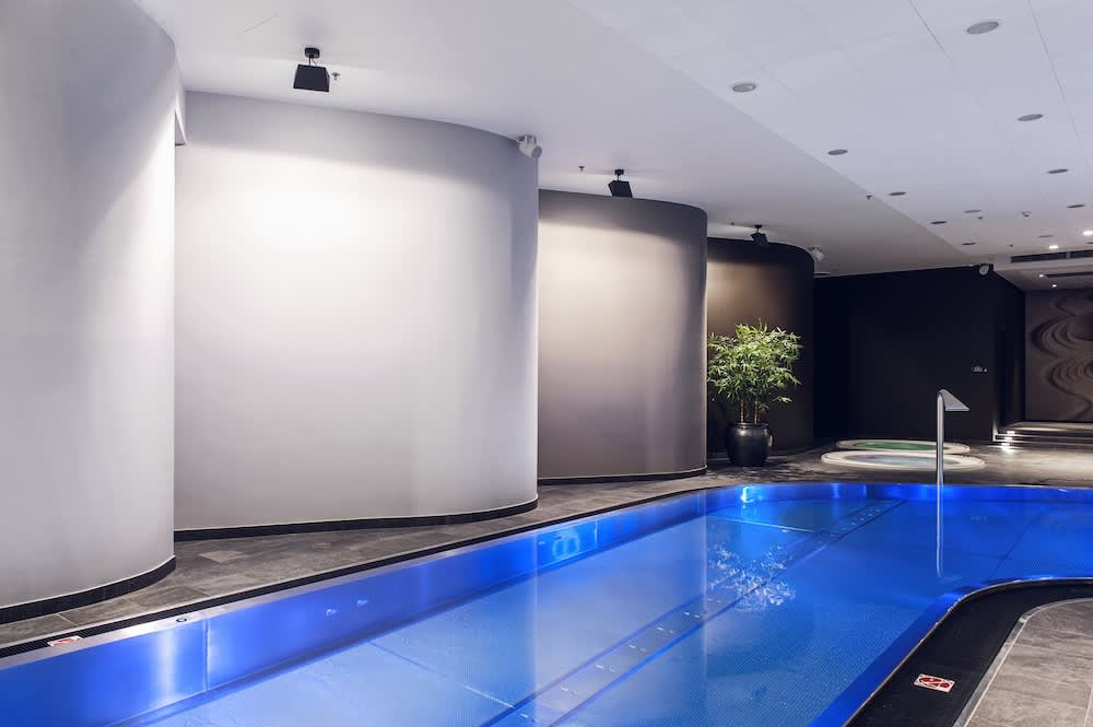 Indendørs pool