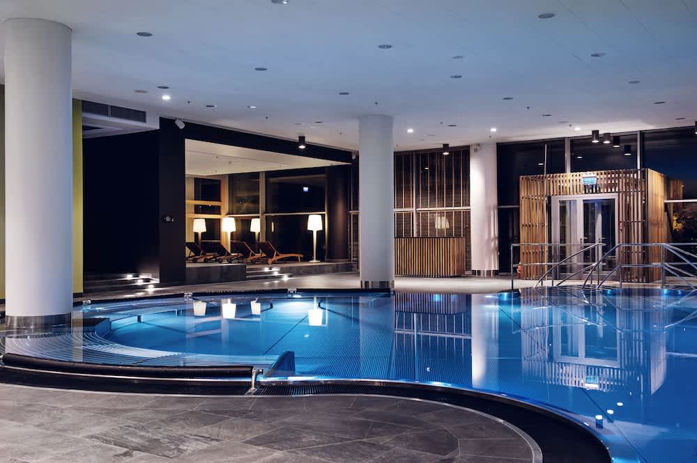 Indendørs pool