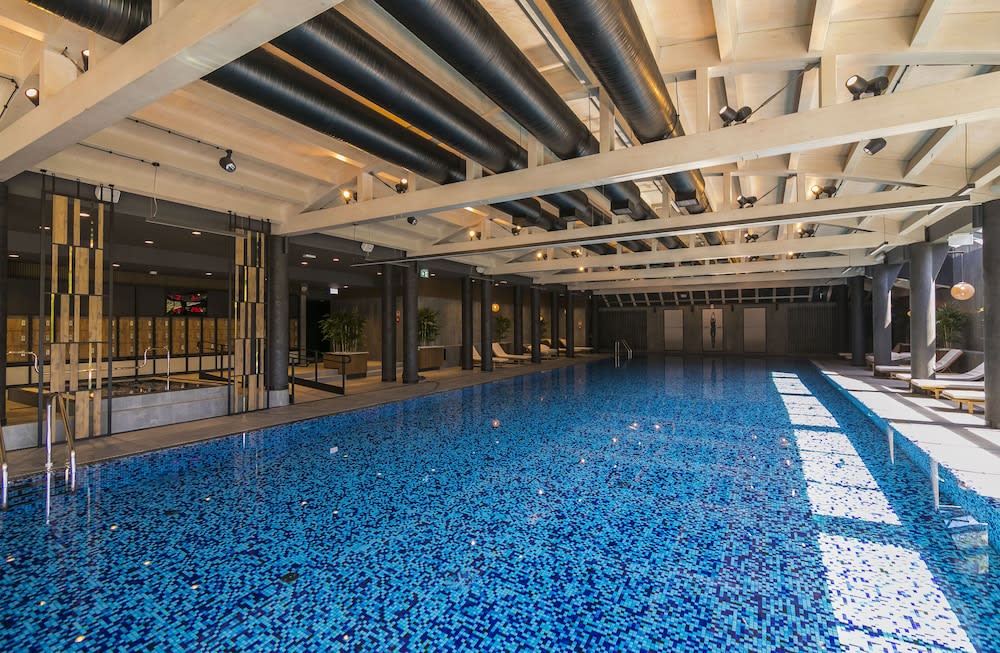 Indendørs pool