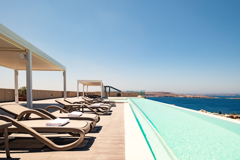 Infinity-pool