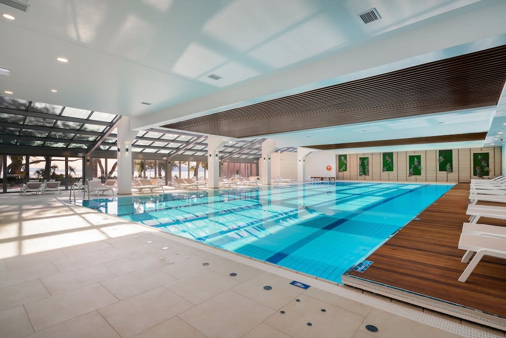 Indendørs pool