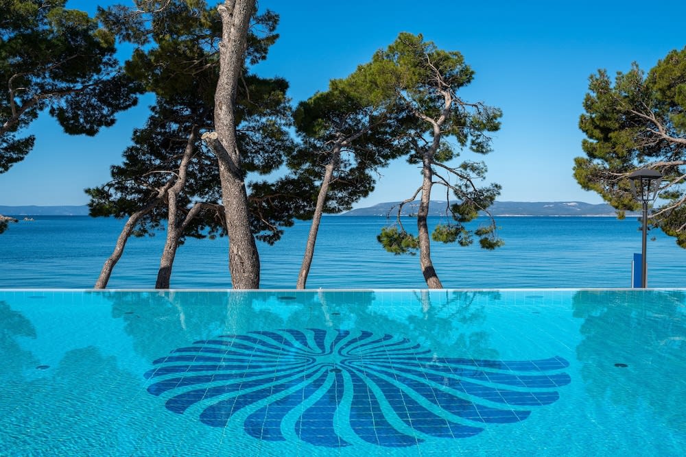 Infinity-pool