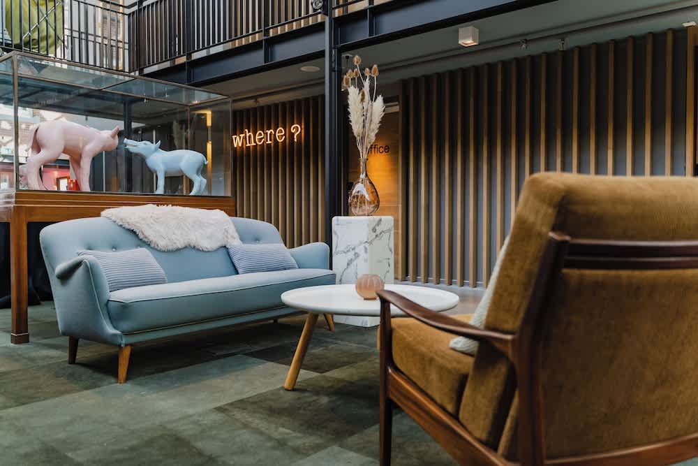Siddeområde i lobbyen