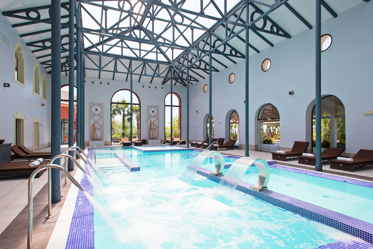 Indendørspoolen i hotellets spaafdeling