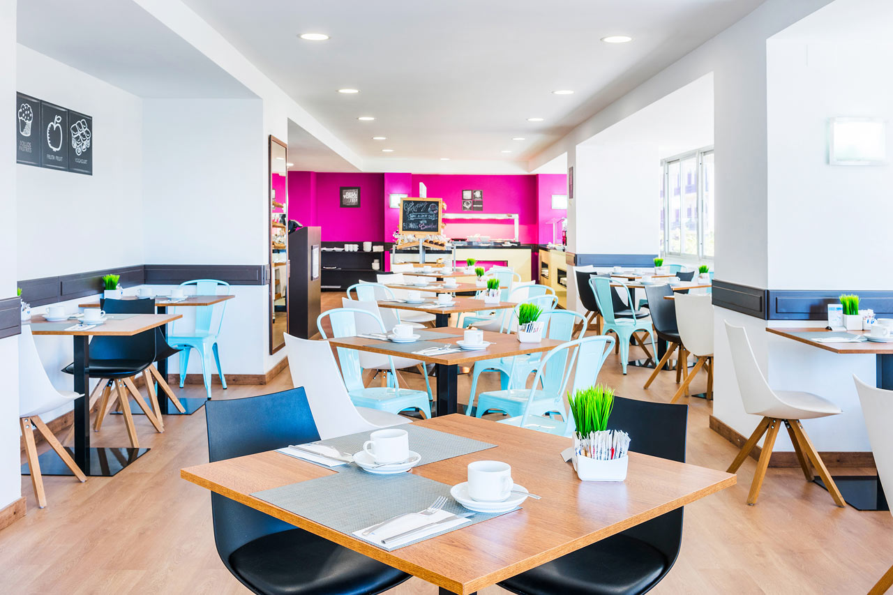 Buffetrestauranten serverer morgenmad