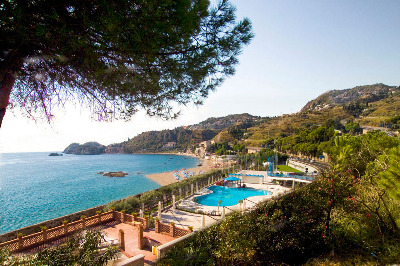 Beach club cirka 1,5 km fra hotellet
