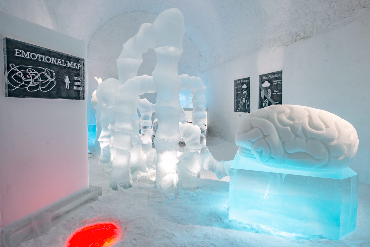 Deluxe-suite You are here. Design af Elisabeth Kristensen og Dave Ruane. Icehotel 365. Foto af Asaf Kliger.