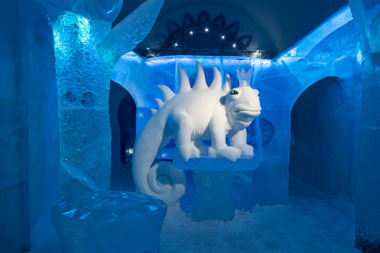 Deluxe-suite Dreaming in a dream. Design af Kestutis Musteikis og Vytautas Musteikis. Icehotel 365. Foto af Asaf Kliger.