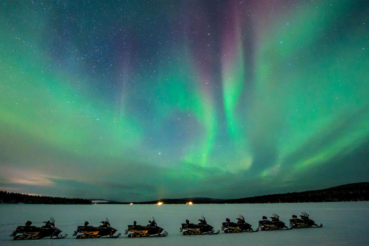 Nordlyssafari på snescooter. Foto af Asaf Kliger.