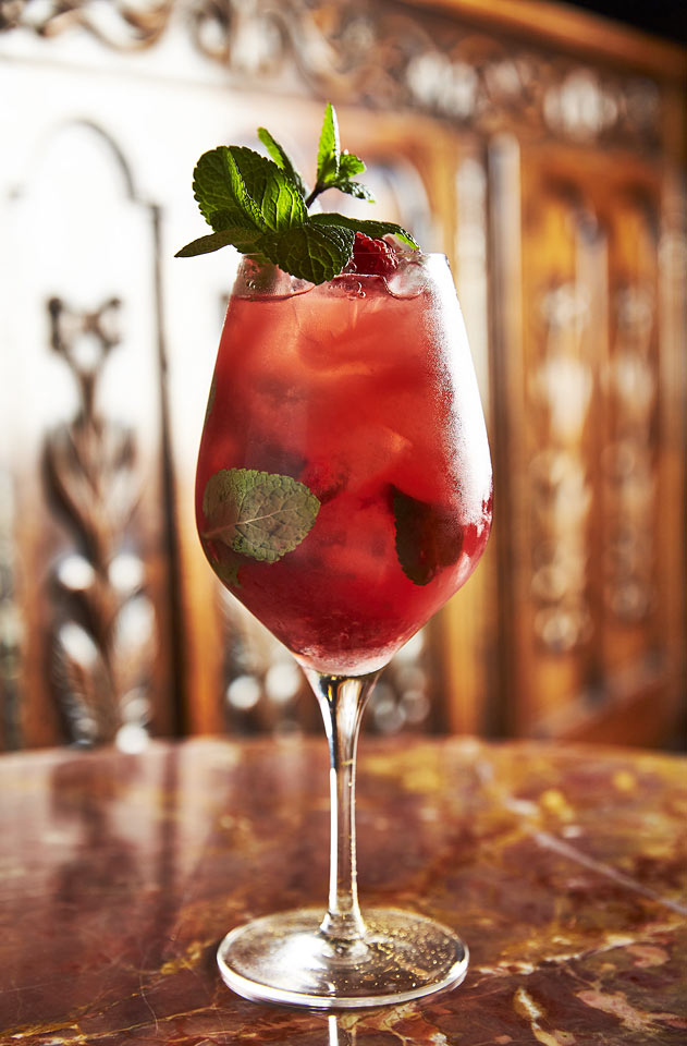 Nyd en drink i hotellets bar
