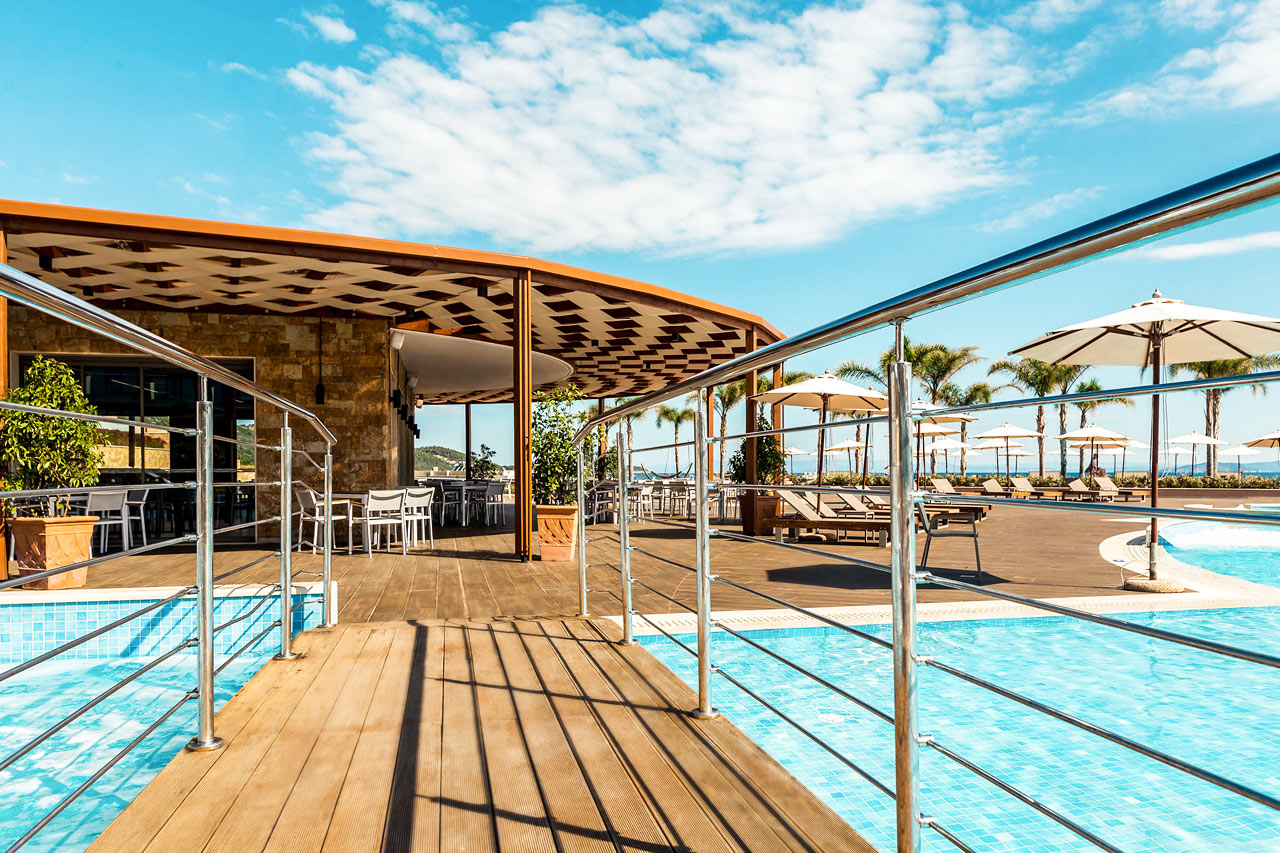 A la carte-restaurant ved poolen