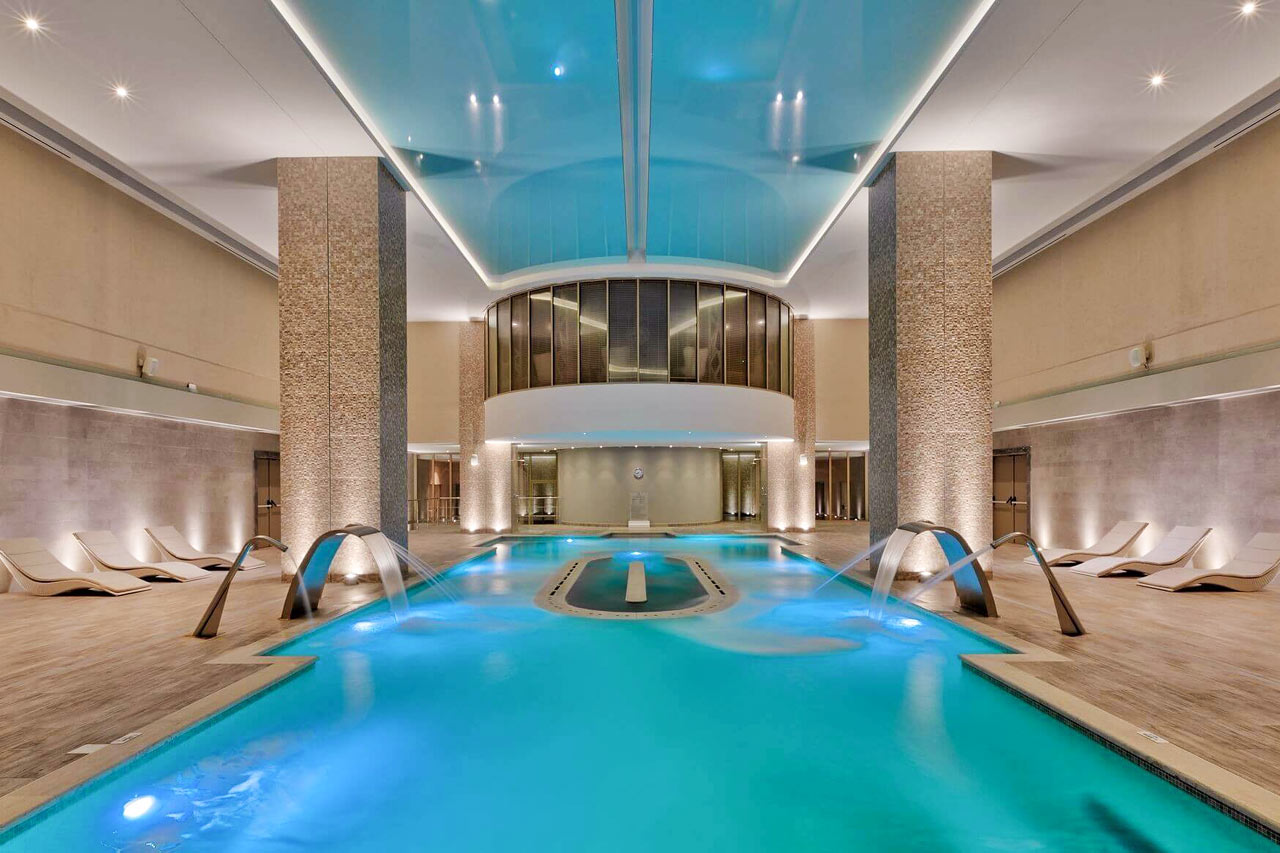 Indendørspool i hotellets spaafdeling