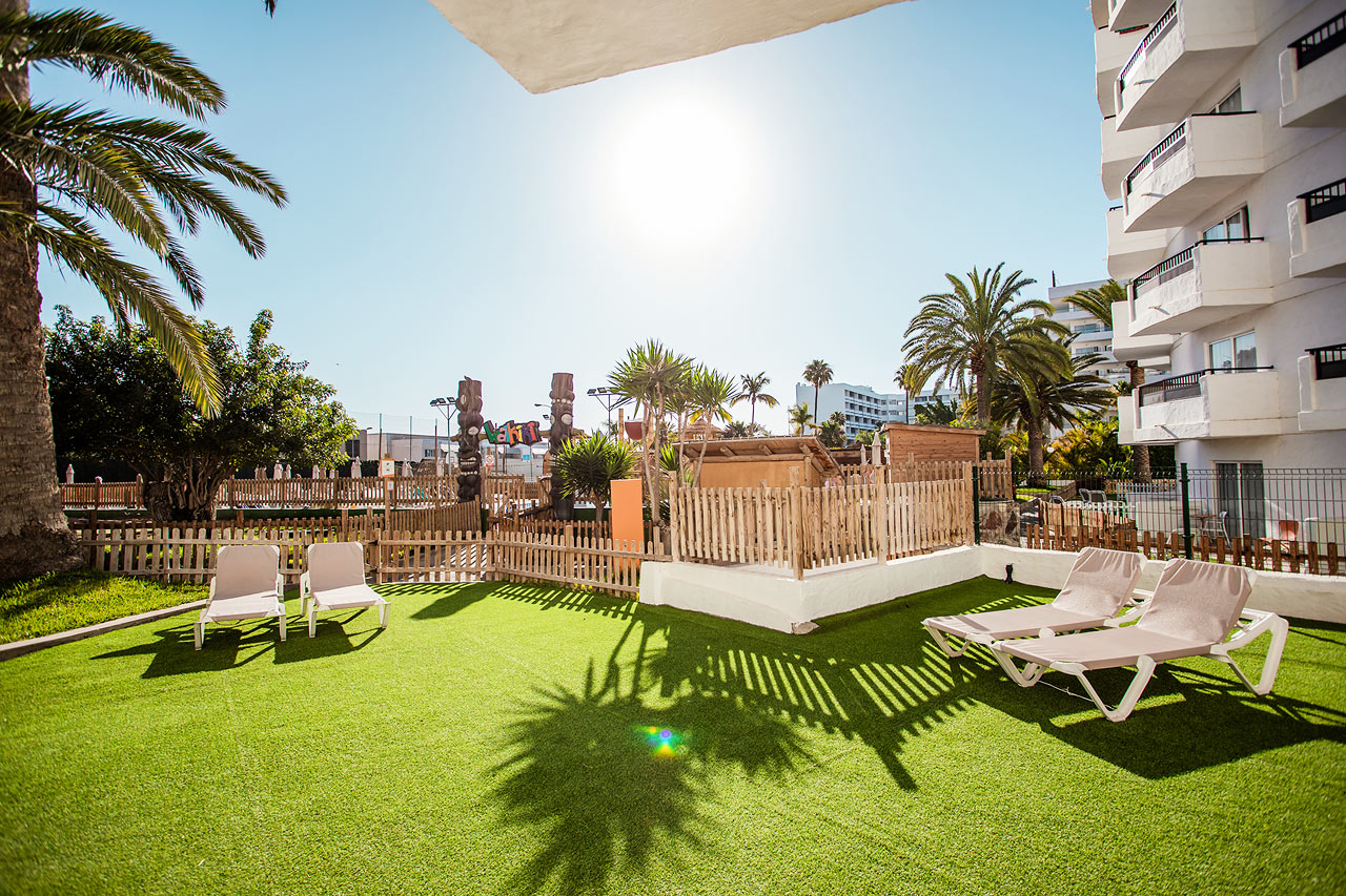 Dobbeltværelse med to rum og terrasse