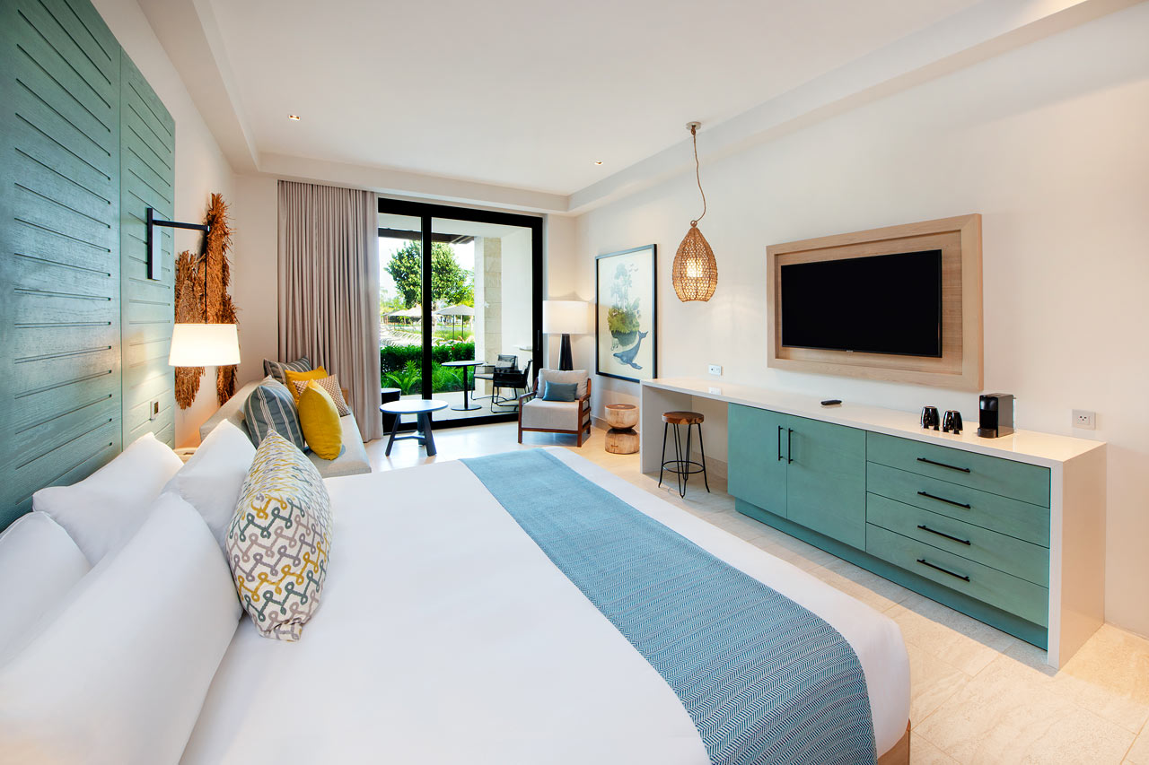 Juniorsuite med balkon mod poolområdet / Juniorsuite mod poolområdet